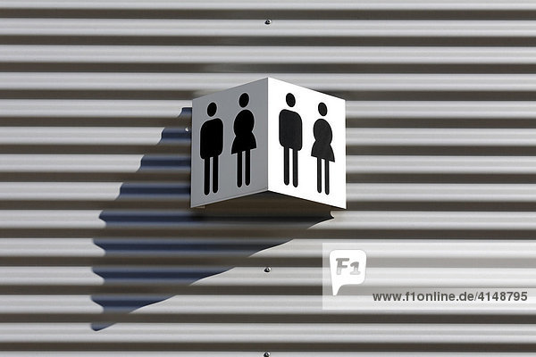 Schild einer Männer- und Damen Toilette,  Deutschland