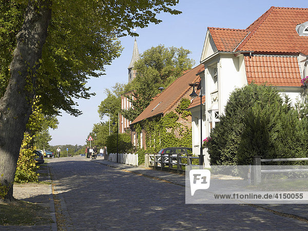 Dorfstrasse in Zarrentin  Mecklenburg-Vorpommern  Deutschland