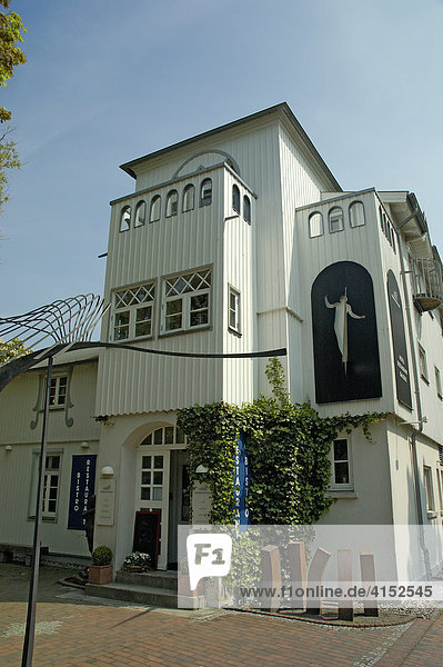 Gallerie und hotel im ehemaligen Haus der Künstlerin Elisabeth von Eicken in Ahrenshoop