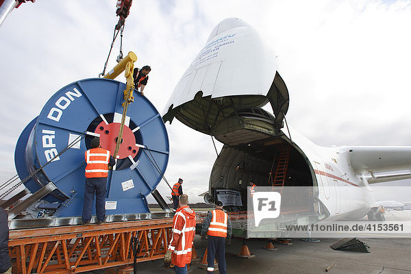 Loading with cable drums  Antonow An-225  Cologne Bonn Airport  Cologne  North Rhine-Westphalia  Germany