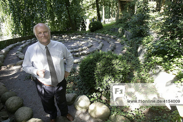 Fritz Roth  Bestattungen Pütz-Roth  erster privater Friedhof Deutschlands  Bergisch Gladbach  Nordrhein-Westfalen  Deutschland