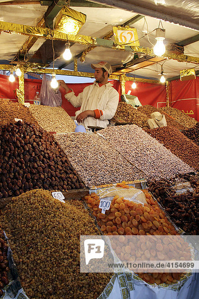 Marktstand  Djamaa el-Fna  Marrakesch  Marokko