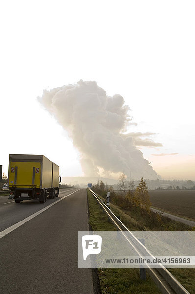 Braunkohlekraftwerk Wolken durch CO2 Ausstoß