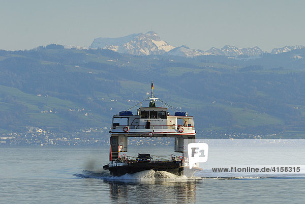 Das Fährschiff MF-Friedrichshafen  dahinter das Alpsteingebirge mit dem hohen Kasten  Baden-Württemberg  Deutschland  Europa