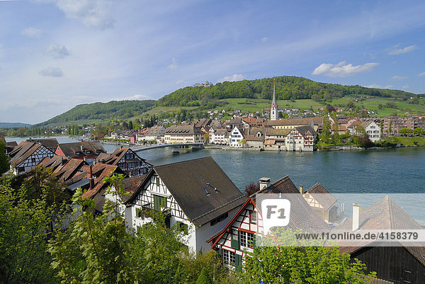 Rheinufer und historische Altstadt  Stein am Rhein  Kanton Schaffhausen  Schweiz  Europa