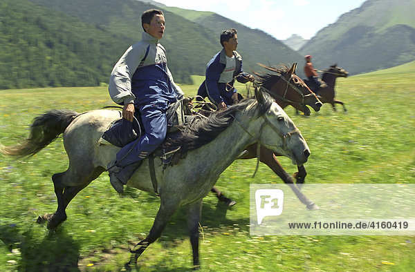 Die jungen Reiter. Akkol Canyon  Kasachstan