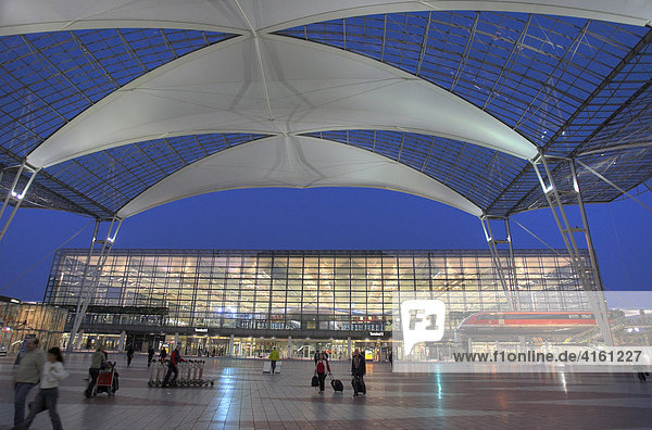 Terminal 2 des Flughafens München  Bayern  Deutschland