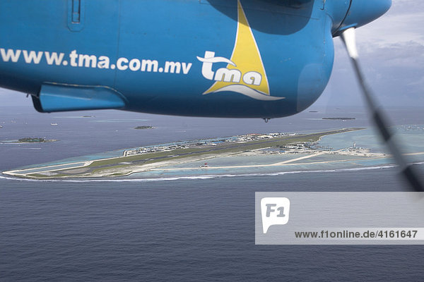 Flugzeug im Anflug auf den Malé International Airport  Malediven  Asien