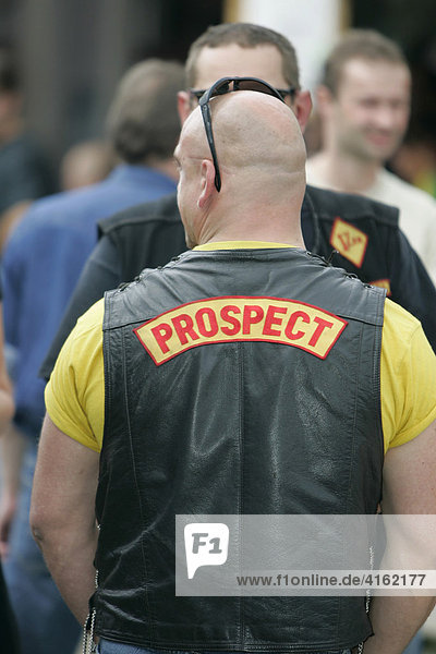 Motorradrocker des Bandido MC (Prospect  Anwärter für eine Mitgliedschaft im MC)  Deutschland.