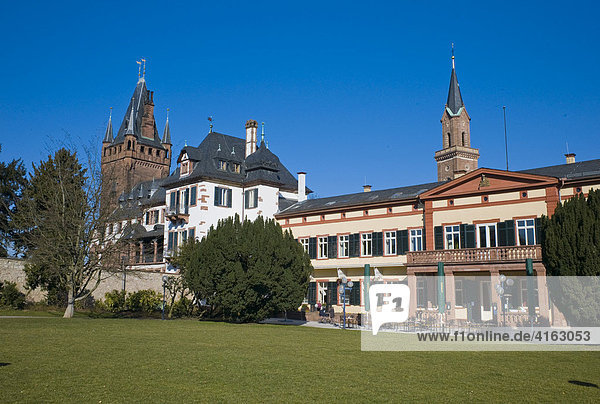 Das Weinheimer Schloss ist ein ehemaliges Schloss der Fürsten der Kurpfalz und der heutigen Rathaus  Weinheim  Baden-Württemberg  Deutschland  Europa