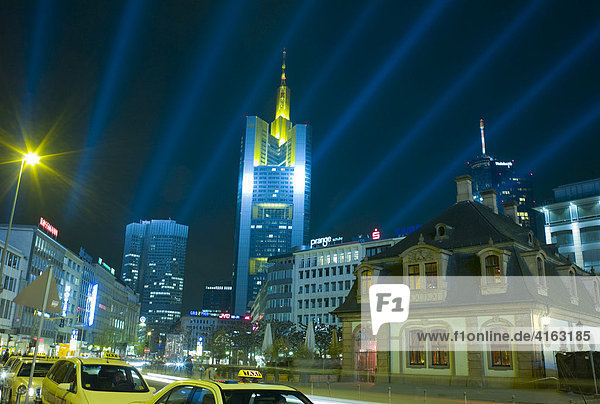 Frankfurt bei Nacht  besondere Beleuchtung anläßlich der Luminale  Biennale der Lichtkultur  Frankfurt  Deutschland