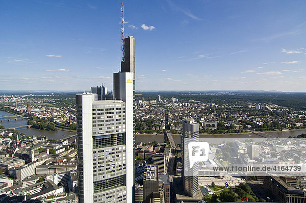 Commerzbank Frankfurt und Blick auf Sachsenhausen  Frankfurt  Hessen  Deutschland