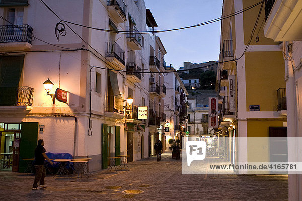 Altstadt von Eivissa in der Abenddämmerung  Ibiza  Balearen  Spanien