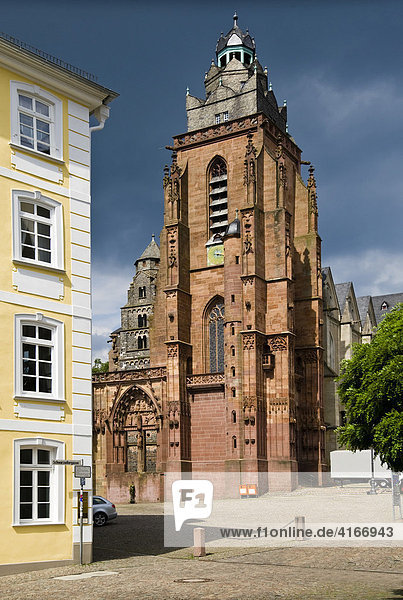 Wetzlarer Dom  historische Fachwerkhäuser in der Altstadt am Fischmarkt  Wetzlar  Hessen  Deutschland  Europa