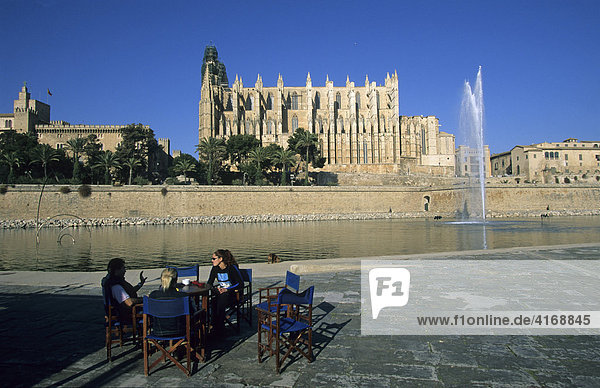 Spanien Palma de Mallorca Parc de la Mar - Kathedrale La Seu