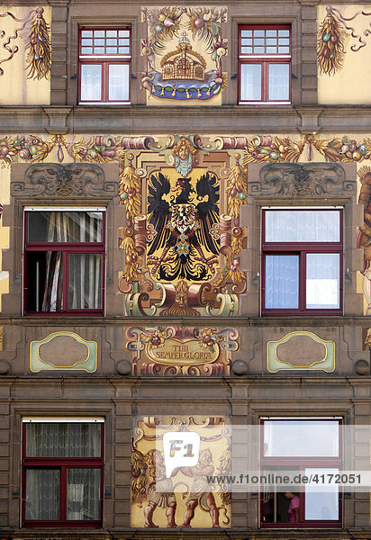 Fassade der Gaststätte Graf Zeppelin mit Wandmalerei  Konstanz  Baden-Württemberg  Deutschland