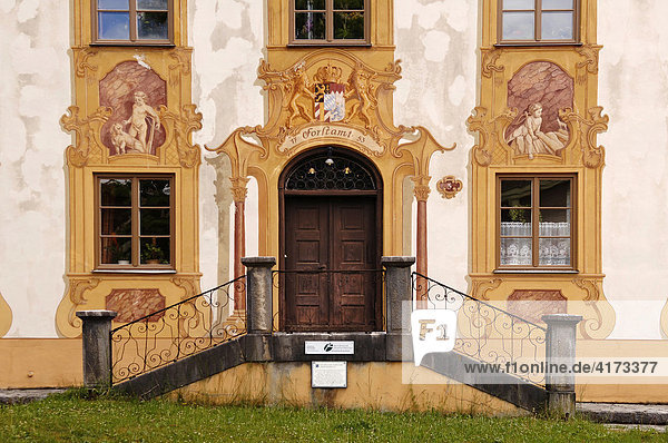 Lüftlmaleirei am Eingang zum Forstamt 1753  Kunst  Oberammergau  Oberbayern  Bayern  Deutschland  Europa