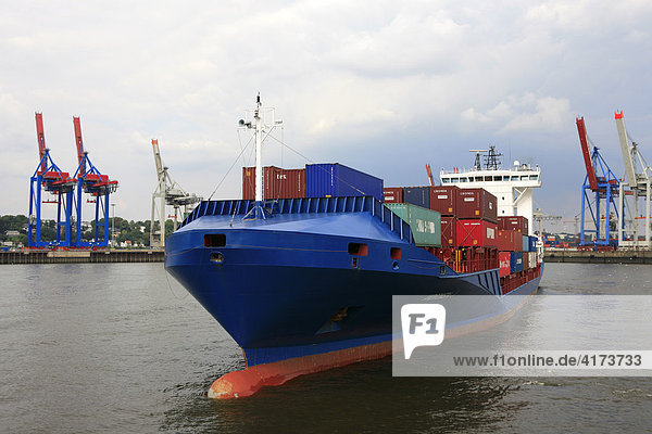 Containerschiff im Hamburger Hafen  Hamburg  Deutschland