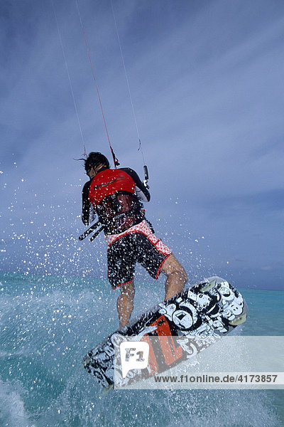 Kitesurfing  Olhuveli  Südatoll  Malediven