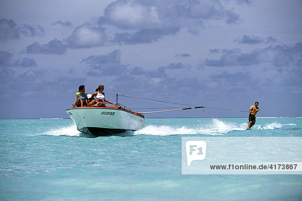 Wasserskifahren  Olhuveli  Südatoll  Malediven
