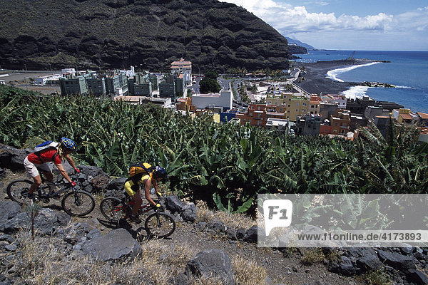 Mountainbiker  Puerto de Tazacorte  La Palma  Kanaren  Spanien