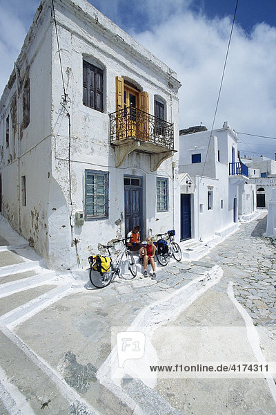 Radfahrer rasten  Amorgos  Kykladen  Griechenland