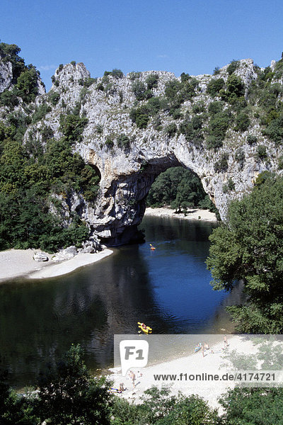 Kayaking  Vallon Pont d´Arc  Ardeche  Frankreich