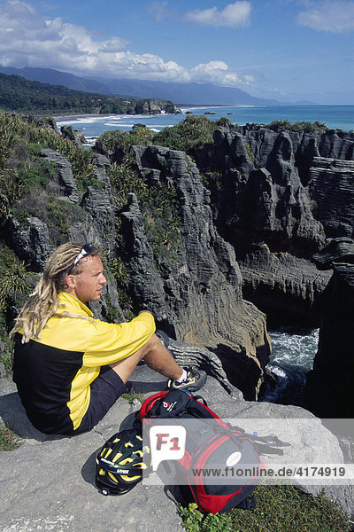 Mountainbiker  Rast  Pancake Rocks  Südinsel  Neuseeland