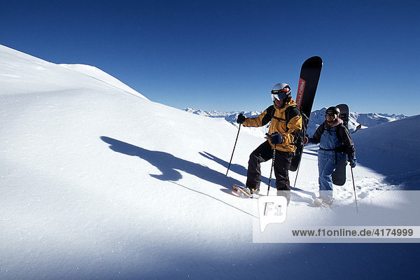 Snowboard  Schneeschuh  Wanderer  Arosa  Graubünden  Schweiz