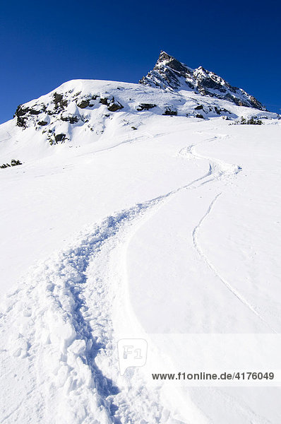 Spuren im Schnee  Tiefschee  Ballunspitze  Galtür  Paznauner Tal  Tirol  Österreich