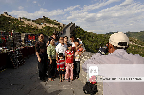 Familienfoto auf der hinesischen Mauer bei Badaling  China
