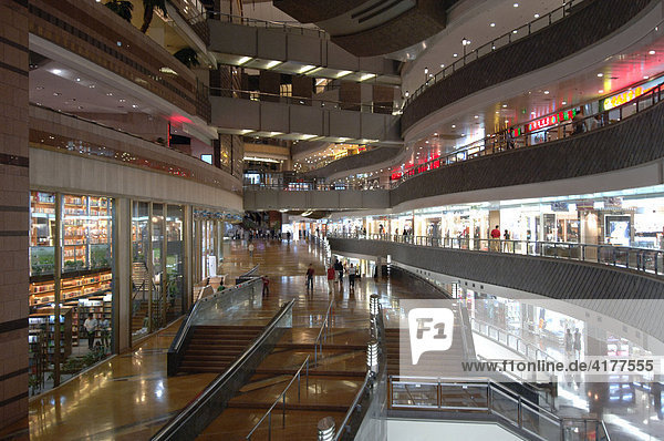 Einkaufszentrum im Stadteil Lujiazui Bezirk Pudong Shanghai China.