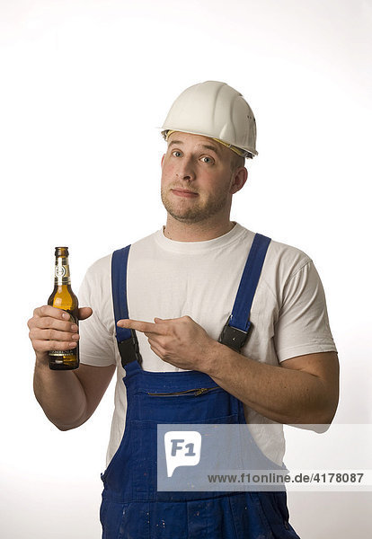 Bauarbeiter/Handwerker mit Bierflasche
