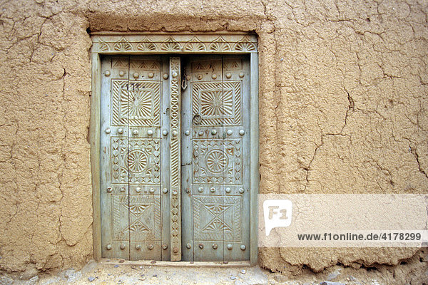 Alte Tür in Lehmhaus in Al Hamra  Sultanat Oman  Naher Osten  Arabische Halbinsel  Asien