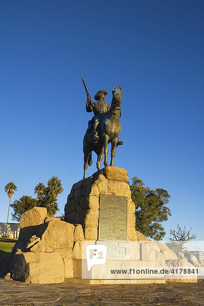 Denkmal eines Schutztruppenreiters  Windhoek  Namibia  Süd-West-Afrika  Afrika