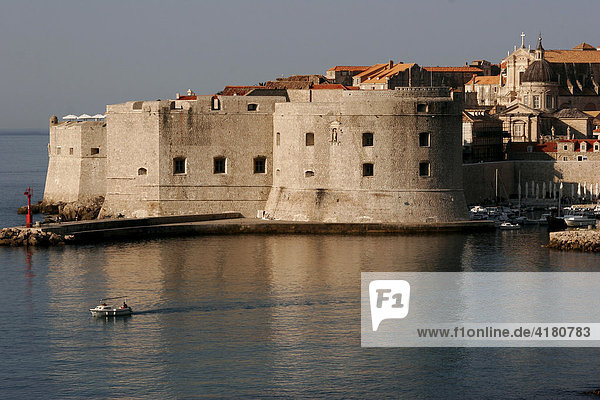 Wall around the old town  Dubrovnik  Croatia  Europe
