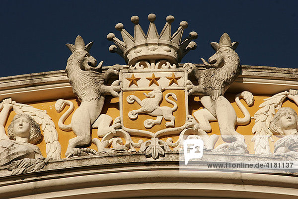 Renovated colonial building  Banco de America Central in Granada  emblem of lions holding a crown  Granada  Nicaragua  Central America
