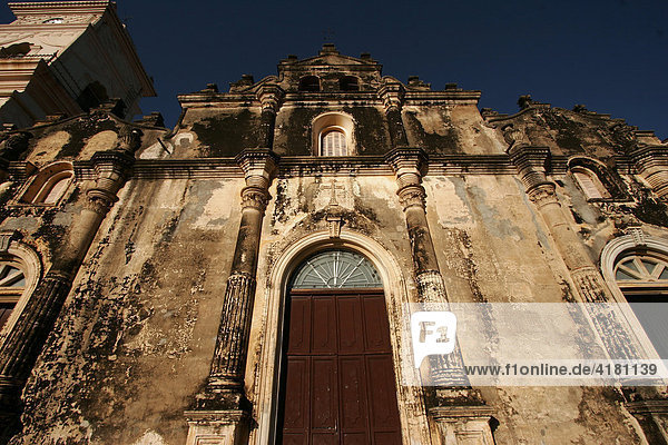 Baroque facade of the Iglesia de la Merced church in Granada  Nicaragua  Central America