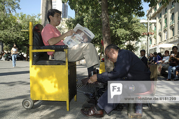 Shoeshine man Chile