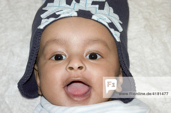 äthiopisches Baby mit Mütze