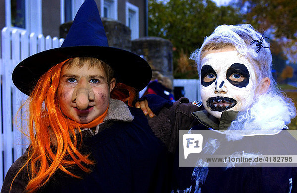 Kids dressed up for Halloween|