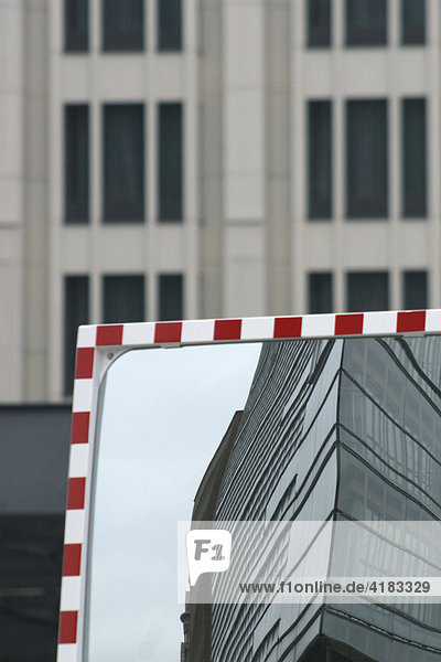 Reflektionen der Bürogebäude in einem Spiegel am Potsdamer Platz  Berlin  Deutschland  Europa