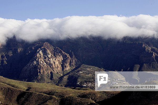 Wolken über den Bergen auf Gran Canaria  Spain