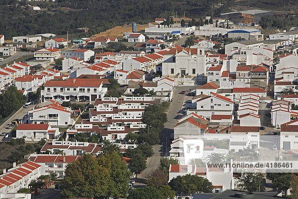 Stadt Aljezur an der Westküste  Algarve  Portugal