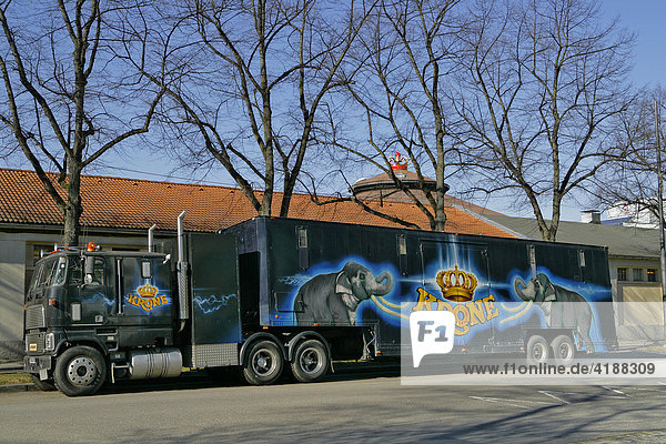Truck des Circus Krone für Tiertransporte  München  Bayern  Deutschland