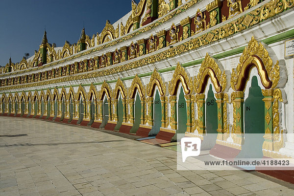 Tempelanlage auf dem Mandalayhill  Mandalay  Myanmar  Südostasien