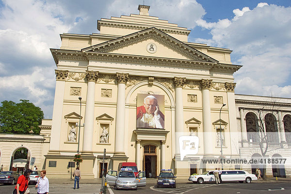 Gebäude mit Papstbild  Warschau  Polen  Europa