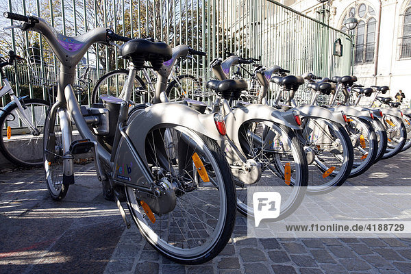 Fahrradverleih für Touristen und Einwohner in der Stadt (hier: bei der Kirche St. Eustache  Les Halles)  Paris  Frankreich