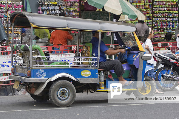 Tuk Tuk  das berühmte Verkehrsmittel in Thailand  Asien