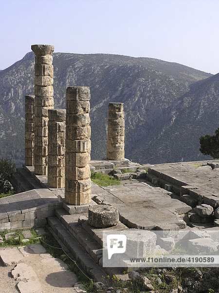 Apollontempel Delphi  dorische Säulen  Griechenland